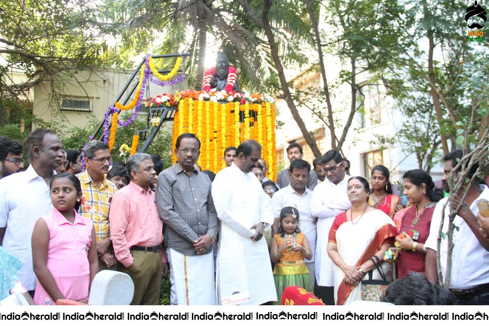 Kaviperarasu Vairamuthu celebrate thiruvalluvar thirunal