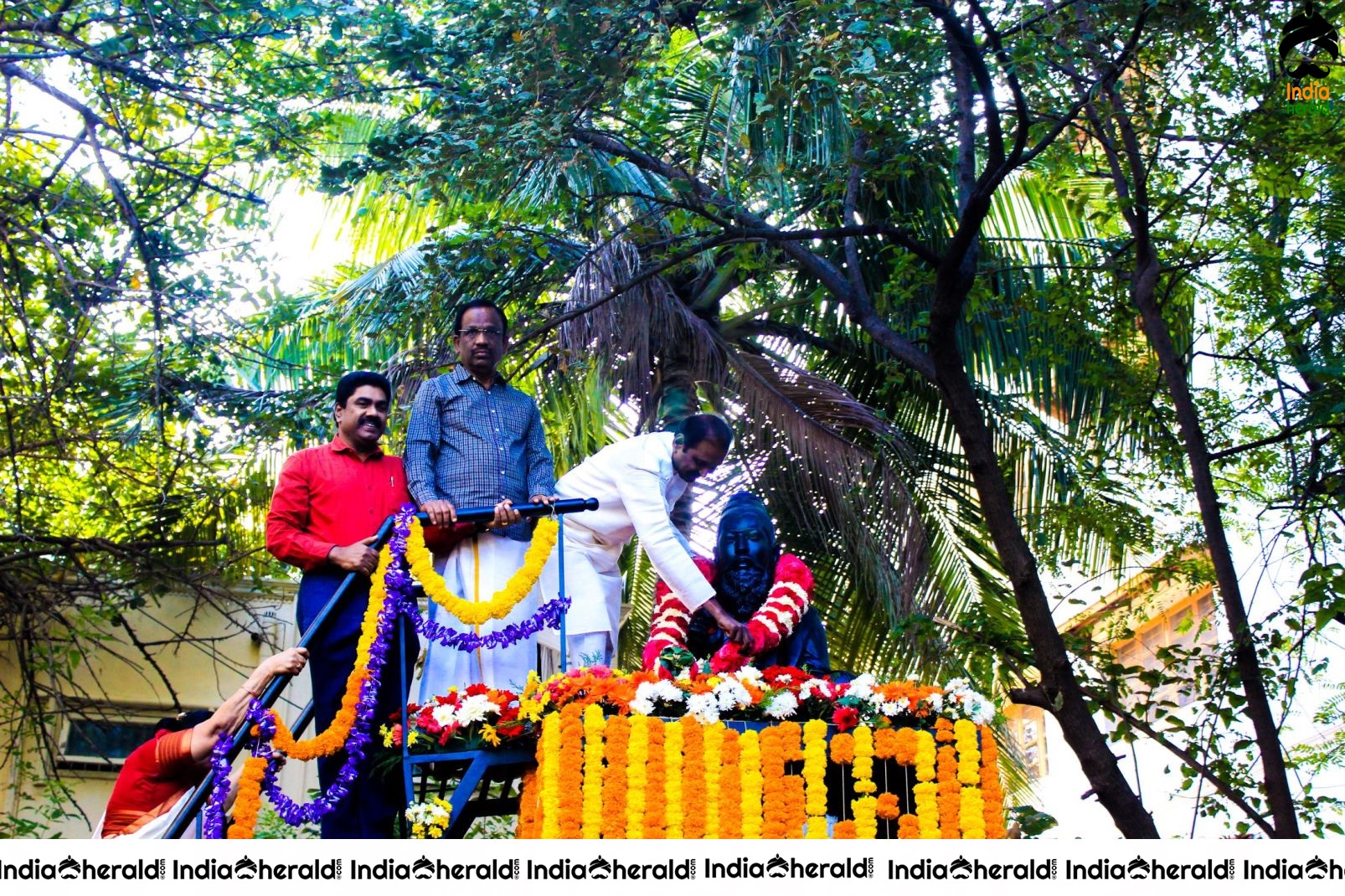 Kaviperarasu Vairamuthu celebrate thiruvalluvar thirunal