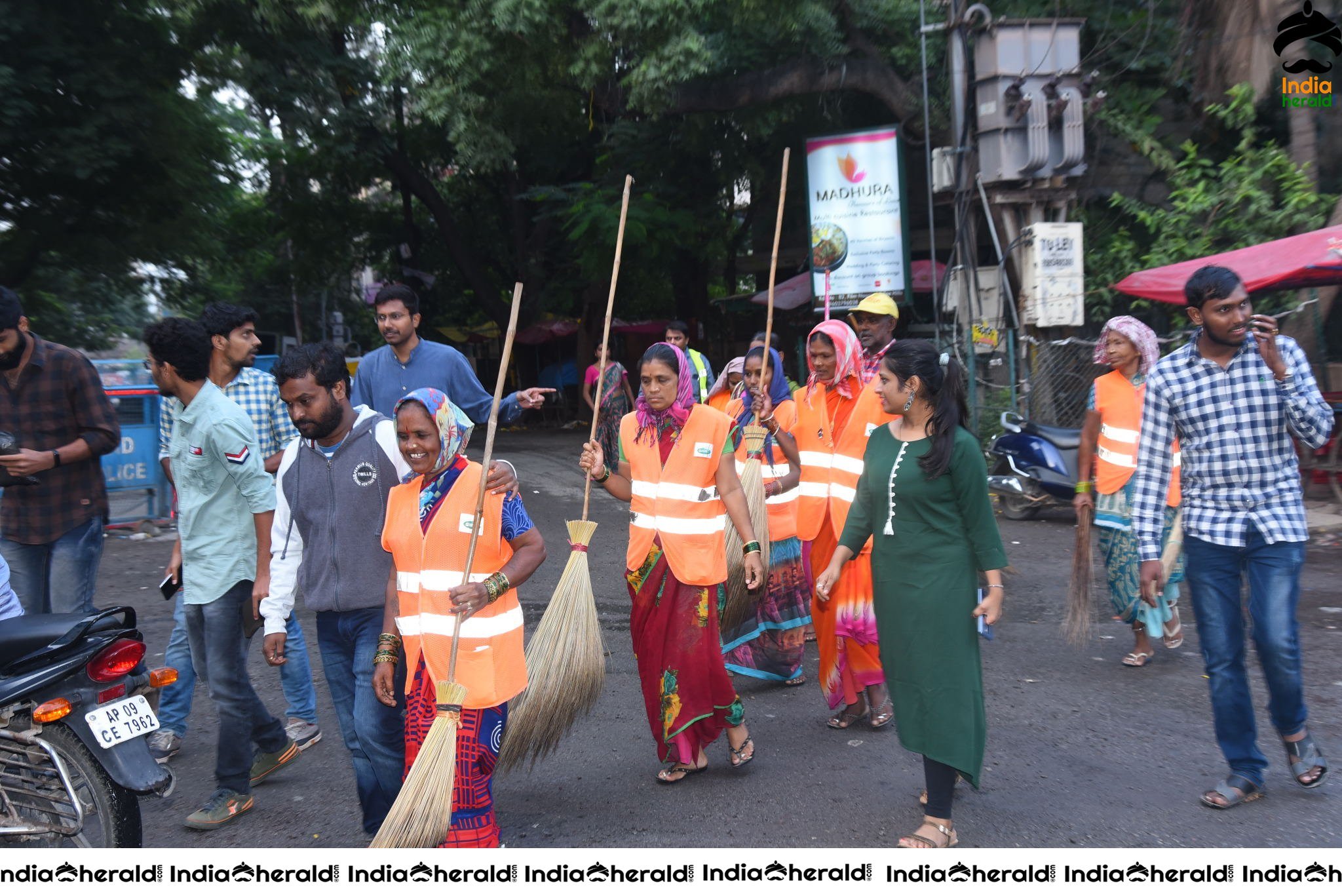 MAA President Naresh VijayaKrishna takes part in cleanliness program Set 2