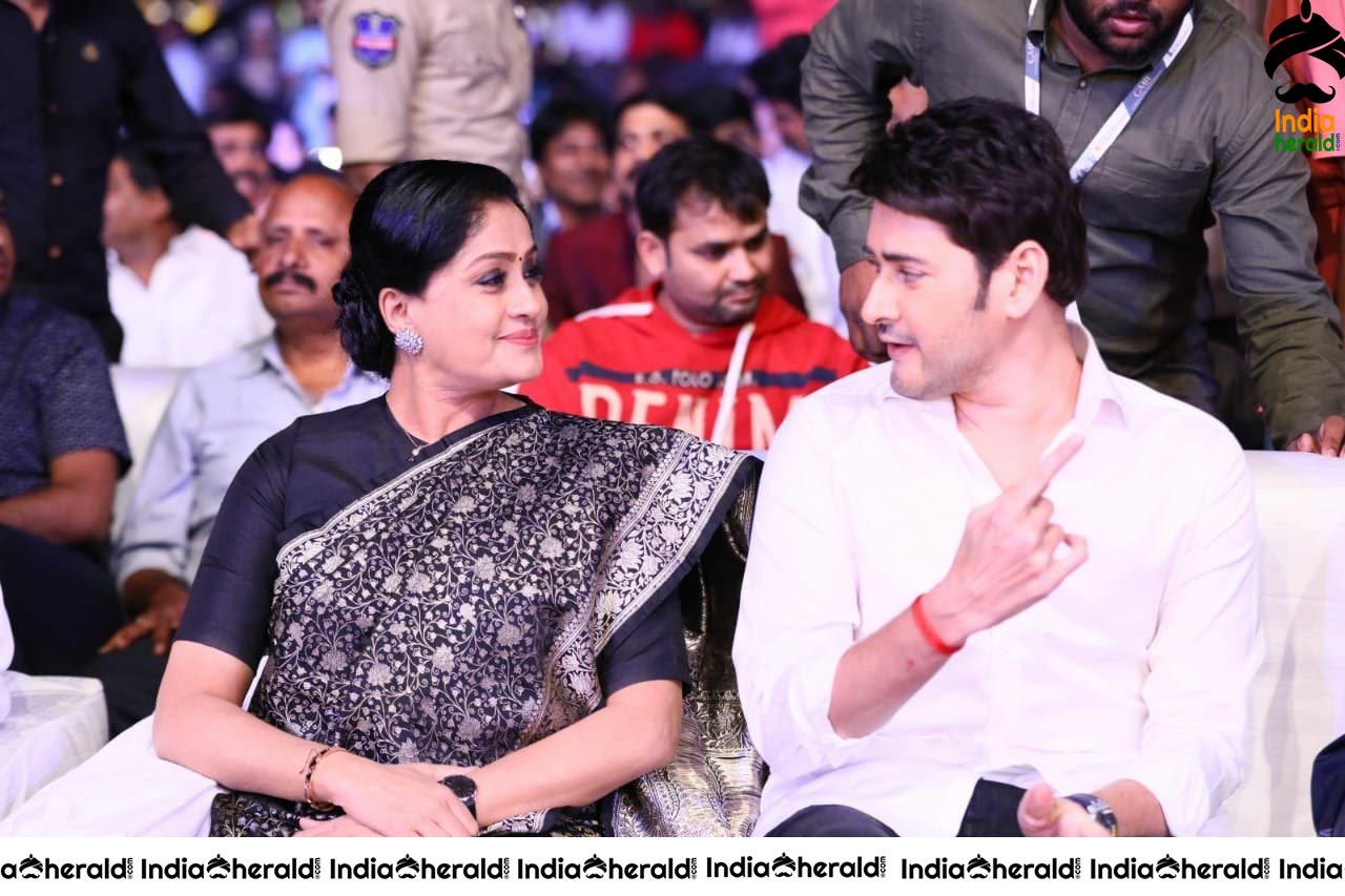 Mahesh Babu with Chiranjeevi and Vijayasanthi at Sarileru Neekevvaru Pre Release Event