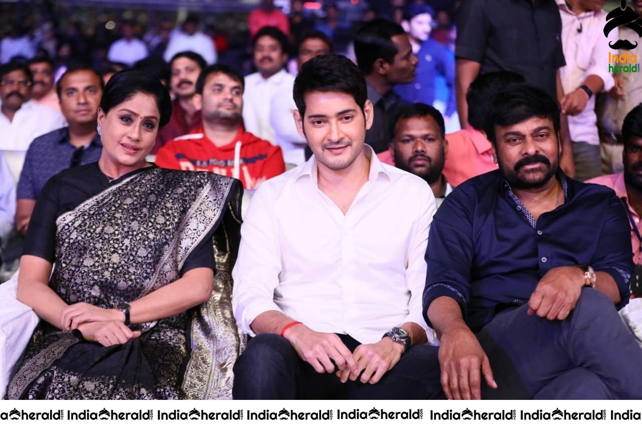 Mahesh Babu with Chiranjeevi and Vijayasanthi at Sarileru Neekevvaru Pre Release Event