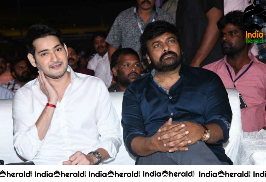 Mahesh Babu with Chiranjeevi and Vijayasanthi at Sarileru Neekevvaru Pre Release Event