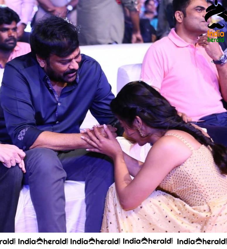 Mahesh Babu with Chiranjeevi and Vijayasanthi at Sarileru Neekevvaru Pre Release Event