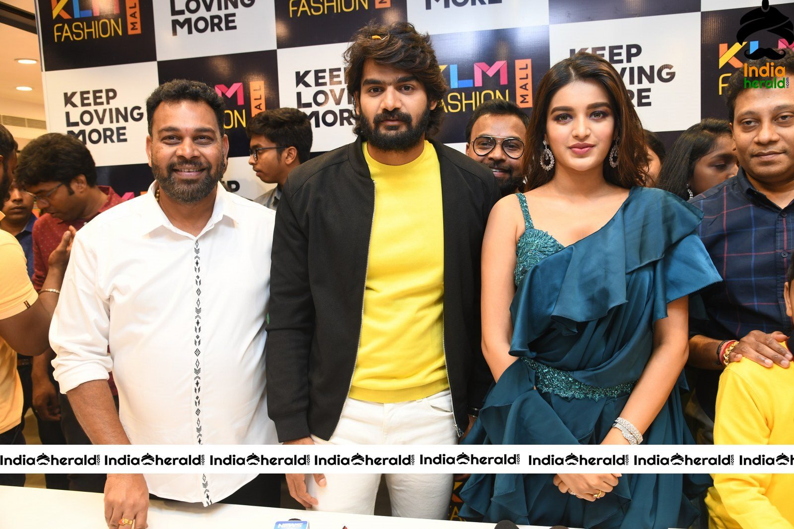 Nidhhi Agerwal launch KLM Shopping mall at Secunderabad Set 3