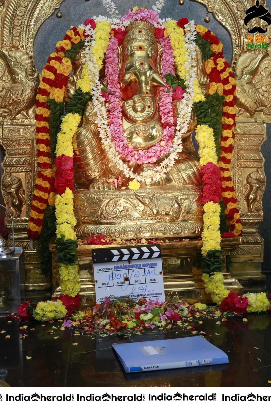 November Mazhaiyil Naanum Avalum Movie Pooja Stills Set 1