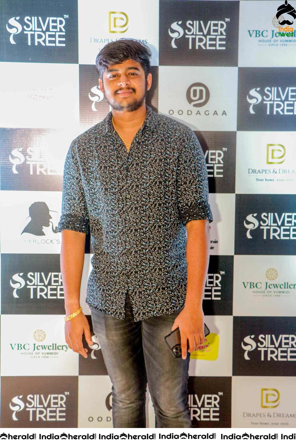 Press Meet Stills of SILVERTREE PRESENTS RAJHESH VAIDHYA LIVE 100 MINUTES 100 SONGS Set 2