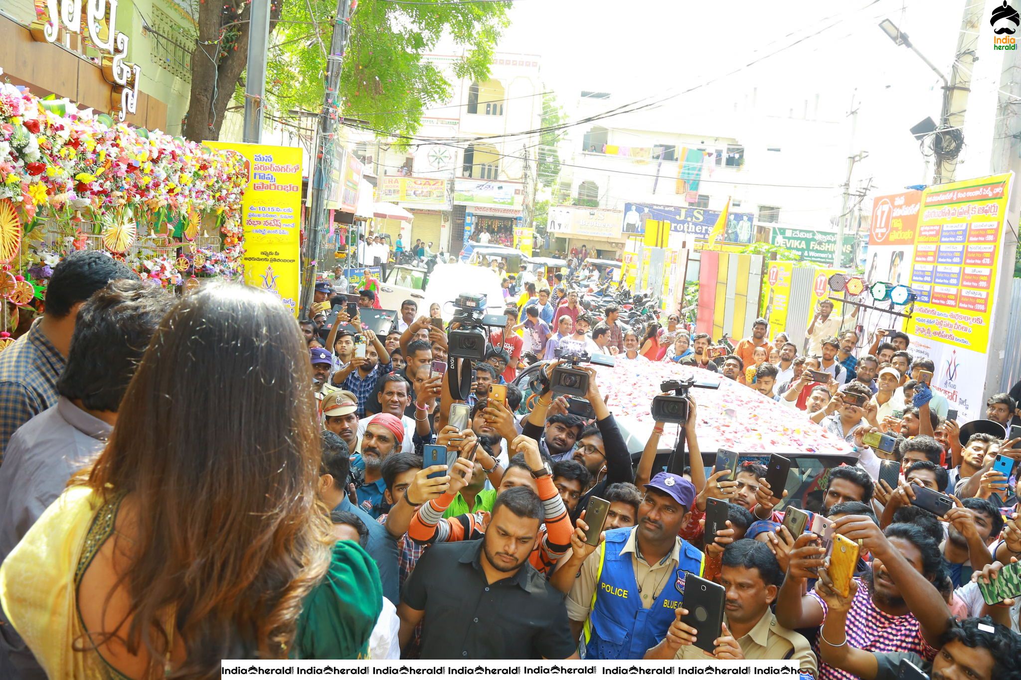 Pretty Nabha Natesh in Saree Launches Sri Kanchi Alankar Silks at Saroornagar Set 3