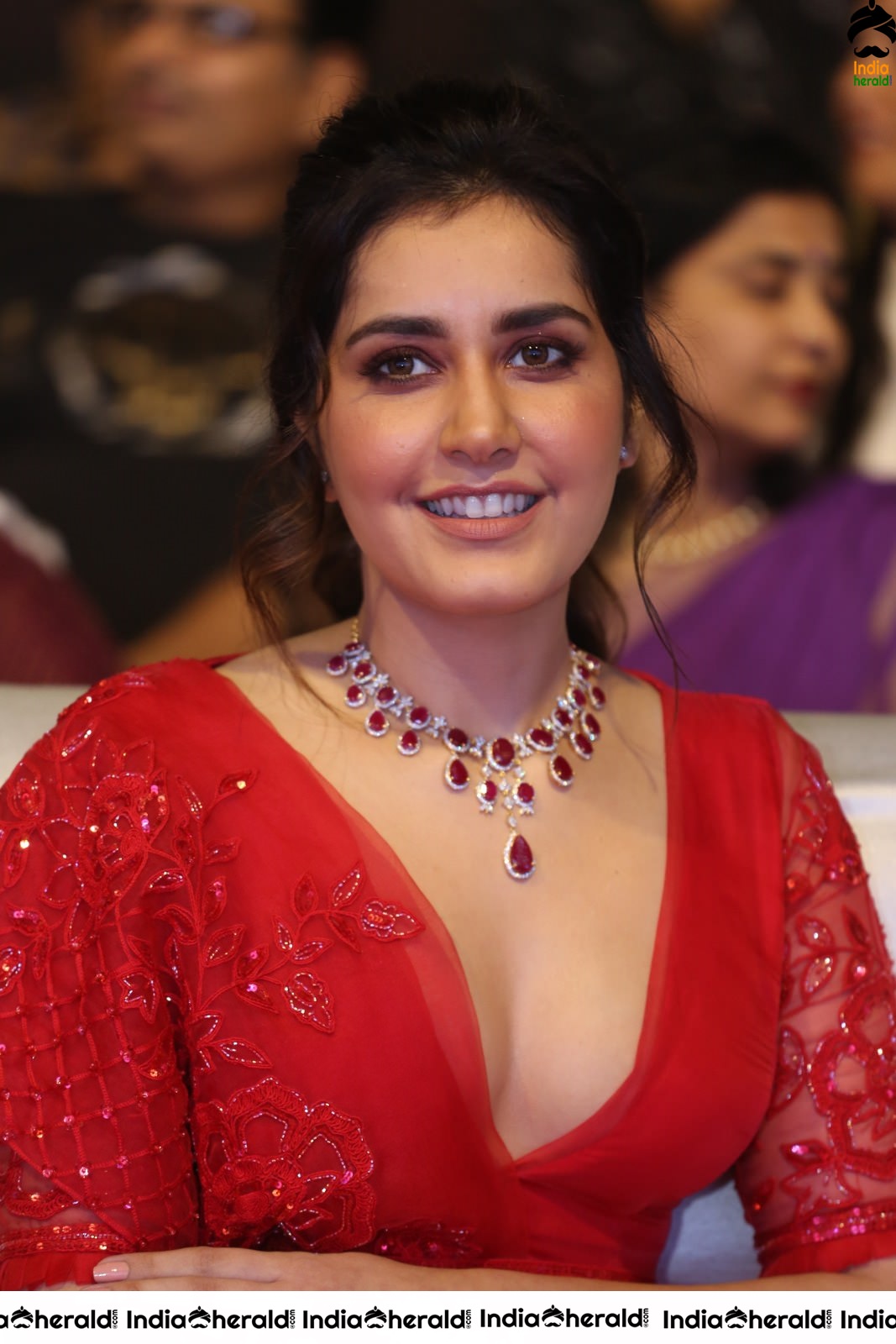 Raashi Khanna Dazzling in Red at World Famous Lover Event Set 1