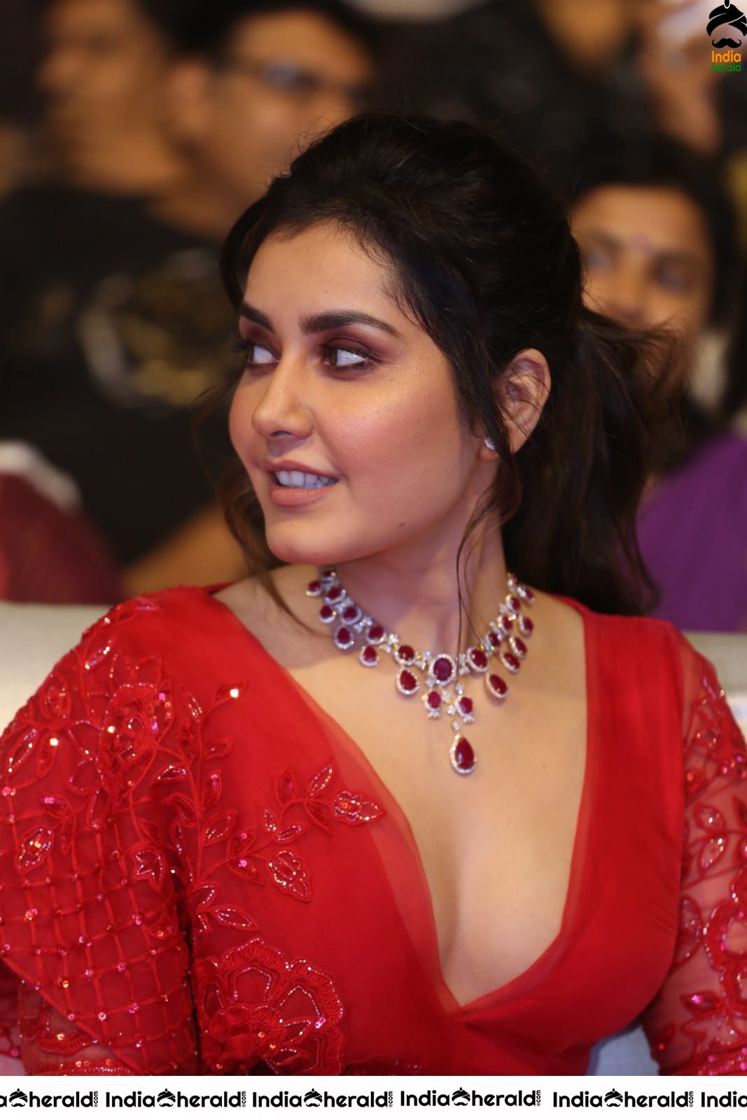 Raashi Khanna Dazzling in Red at World Famous Lover Event Set 1