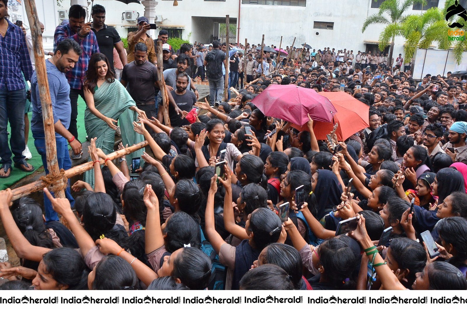 Samantha with Sharwanand and Producer Dil Raju at Vizag Raghu Engineering College Set 1