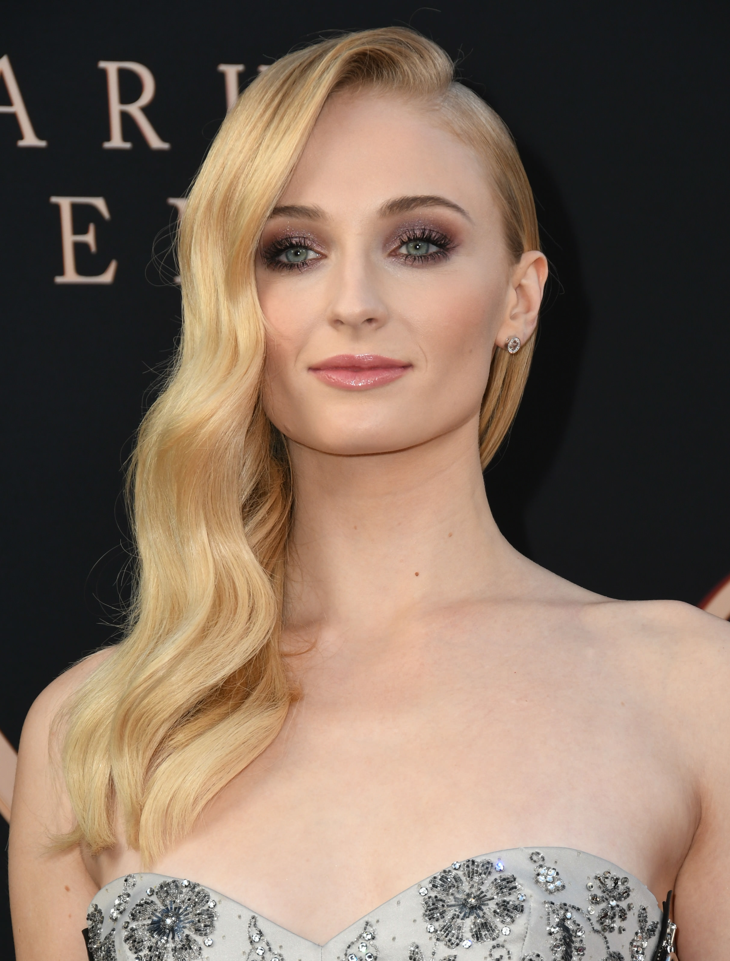 Sophie Turner Sizzling At Dark Phoenix Premiere In Hollywood