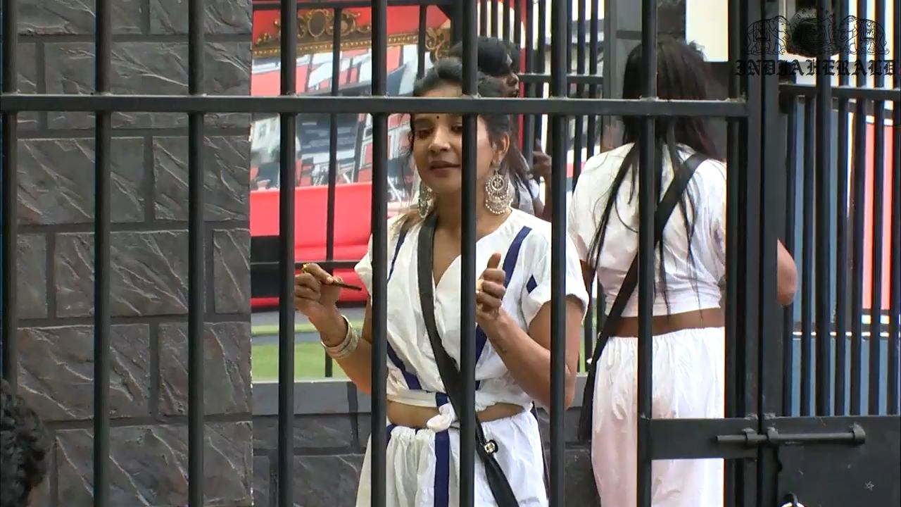 Bigg Boss Tamil Season 3 Day 25 Hot Stills Set 3