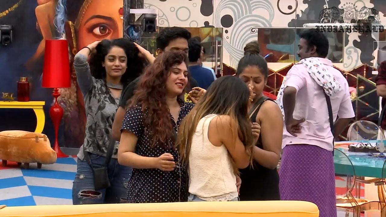 Bigg Boss Tamil Season 3 Day 27 Hot Stills Set 2