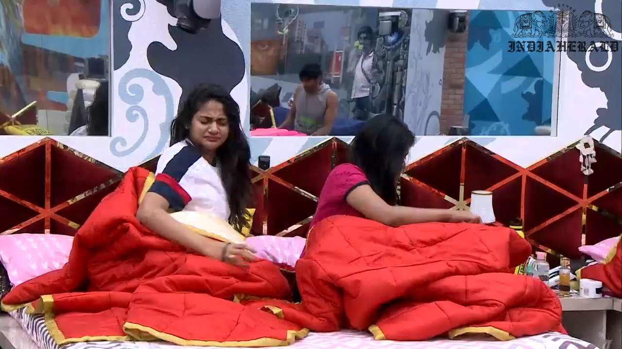 Bigg Boss Tamil Season 3 Day 29 Hot Stills Set 1