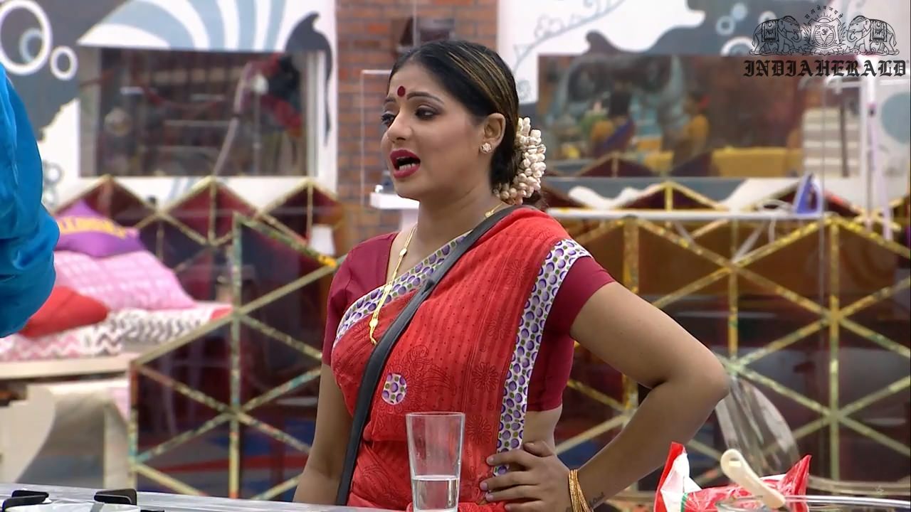 Bigg Boss Tamil Season 3 Day 31 Hot Stills Set 1