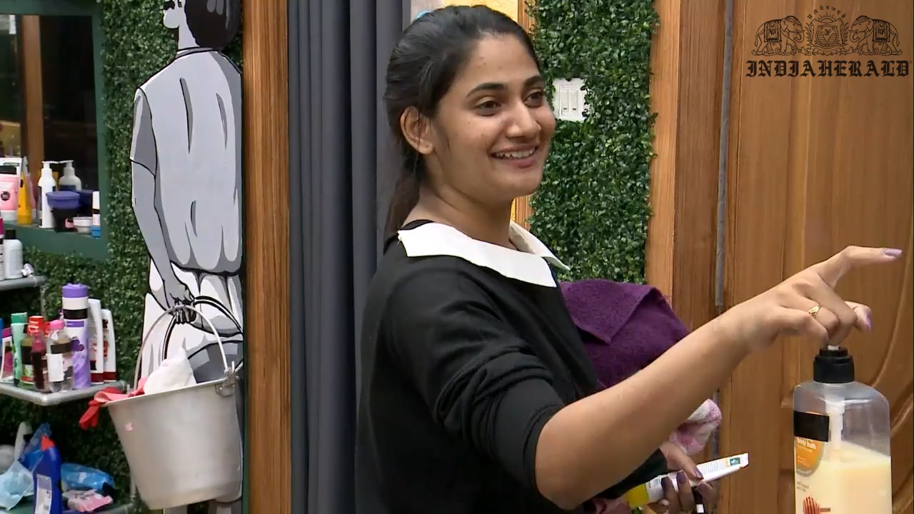 Bigg Boss Tamil Season 3 Day 32 Hot Stills Set 1