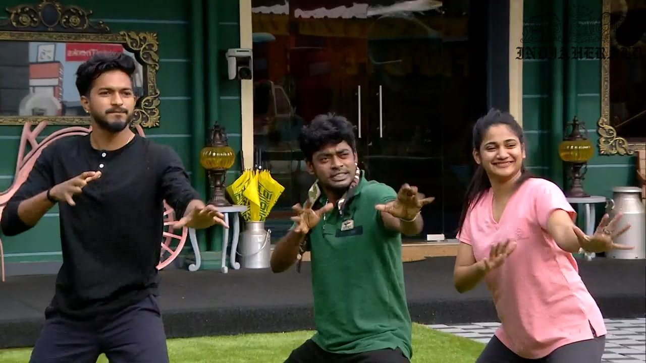 Bigg Boss Tamil Season 3 Day 46 Hot Stills Set 1