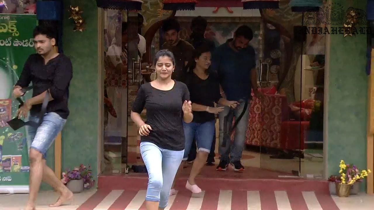 Bigg Boss Telugu Season 3 Day 12 Hot Stills Set 2