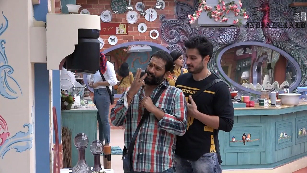 Bigg Boss Telugu Season 3 Day 13 Hot Stills Set 1