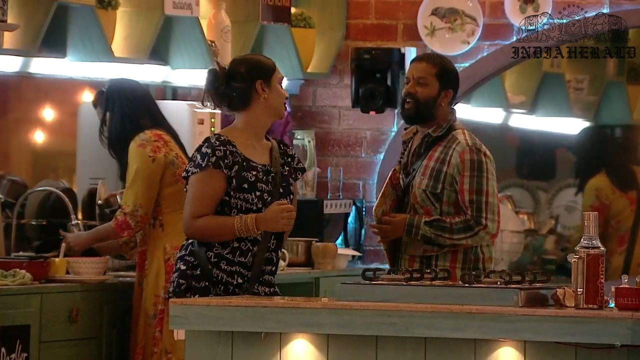 Bigg Boss Telugu Season 3 Day 13 Hot Stills Set 1