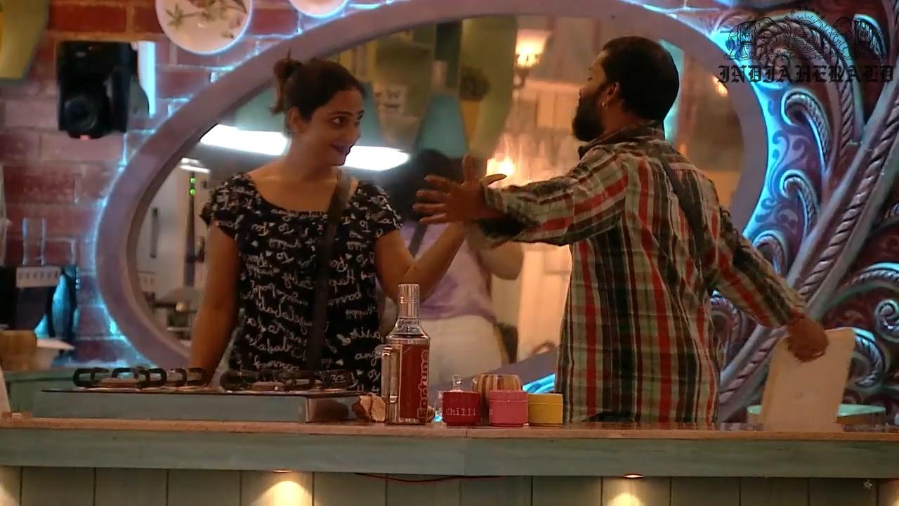 Bigg Boss Telugu Season 3 Day 13 Hot Stills Set 1