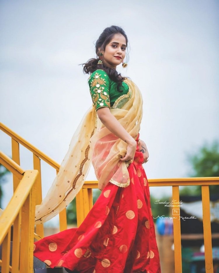 Deepthi Sunaina Mesmerizes In Half Saree Photoshoot