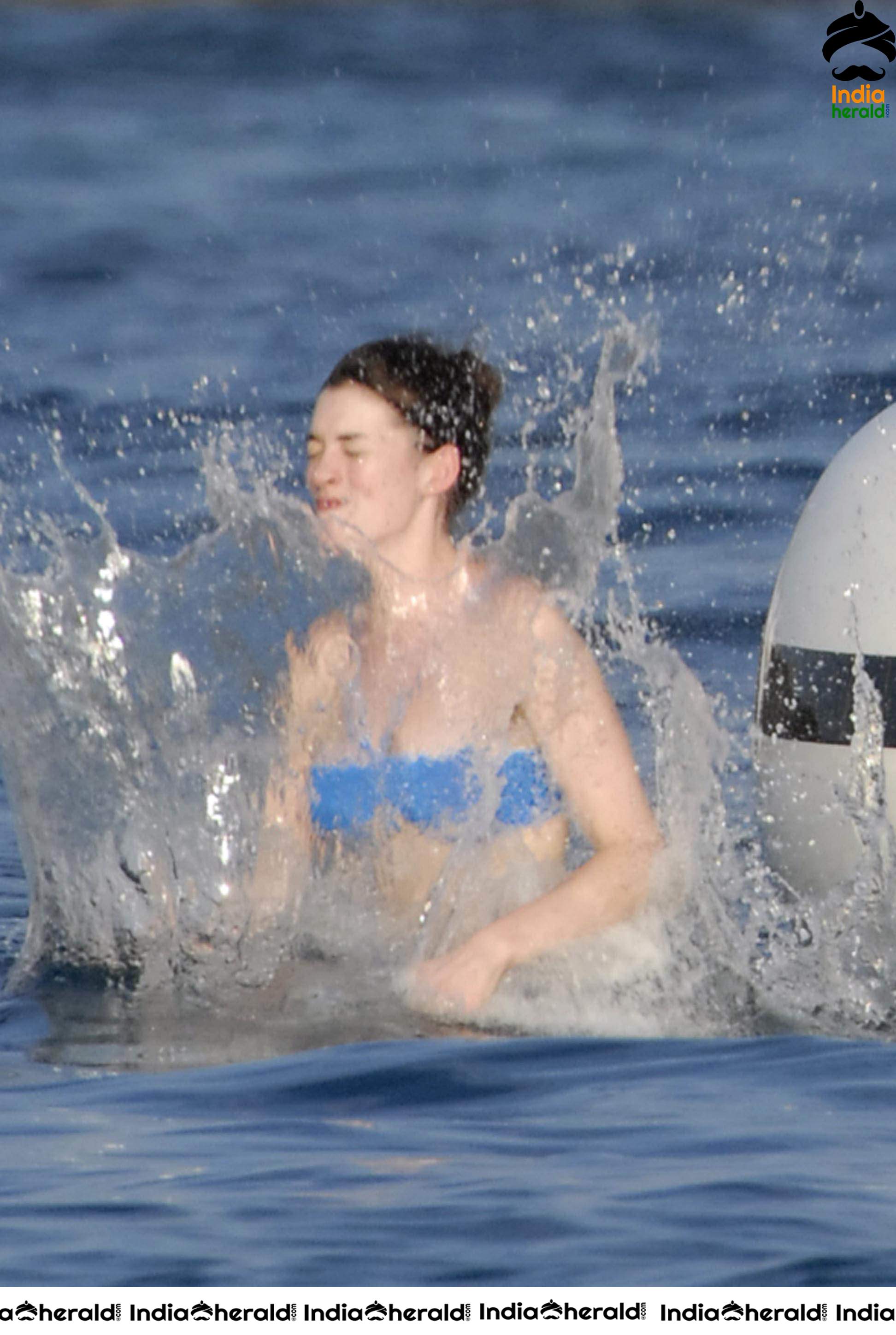 Anne Hathaway Hot Bikini Candids in Italy Set 3