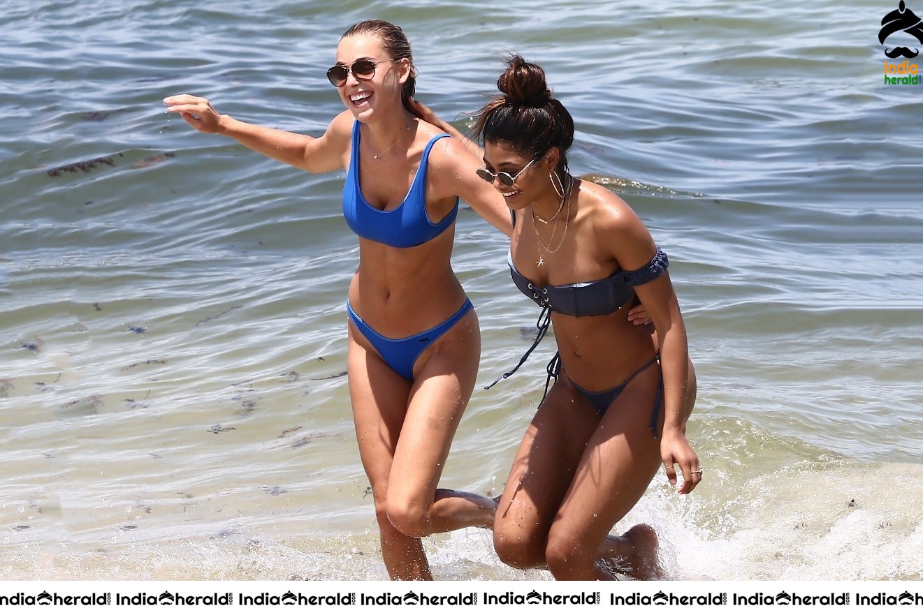 Elizabeth Turner and Danielle Herrington spotted in Bikini on the beach in Miami Set 1