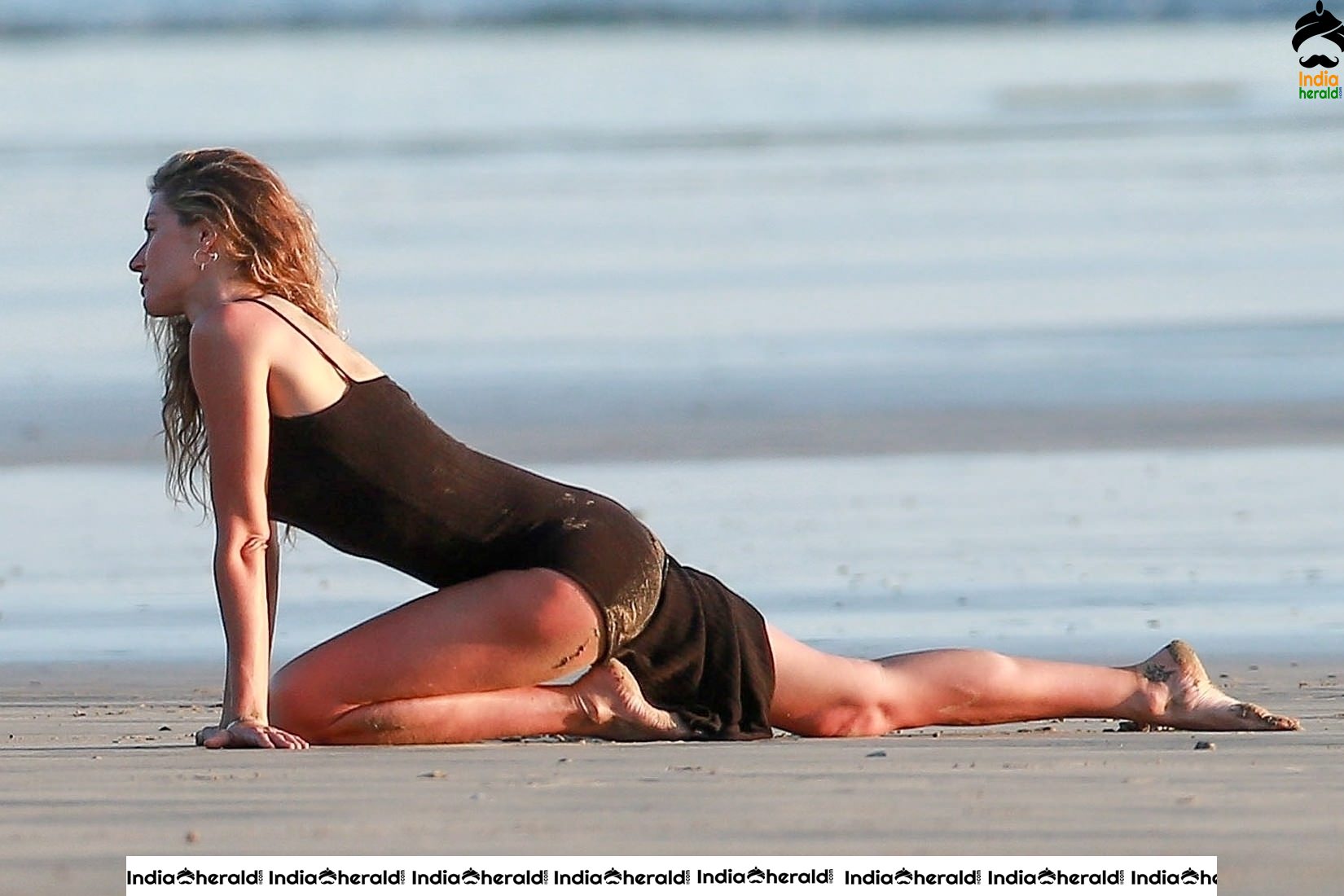 Gisele Bundchen exposing in Bikini on the beach in Costa Rica