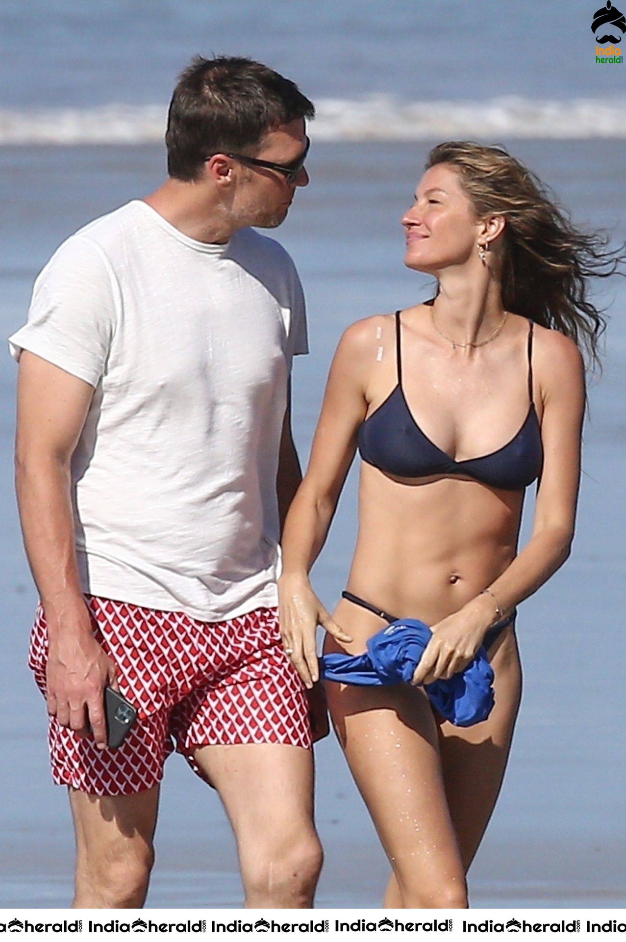 Gisele Bundchen in Bikini enjoys the day with Boyfriend at the beach in Costa Rica