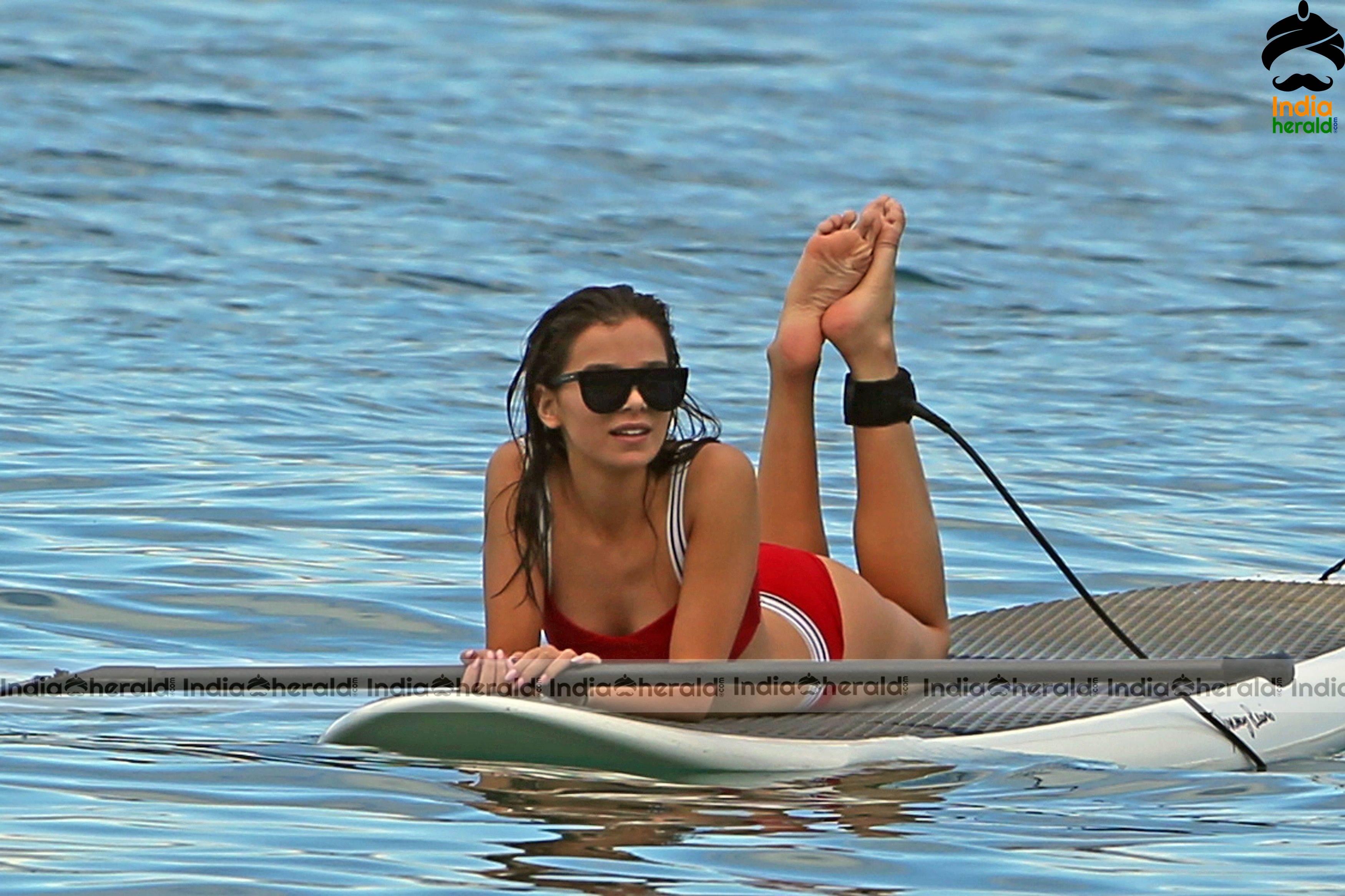 Hailee Steinfeld at a Beach in Hawaii Set 3