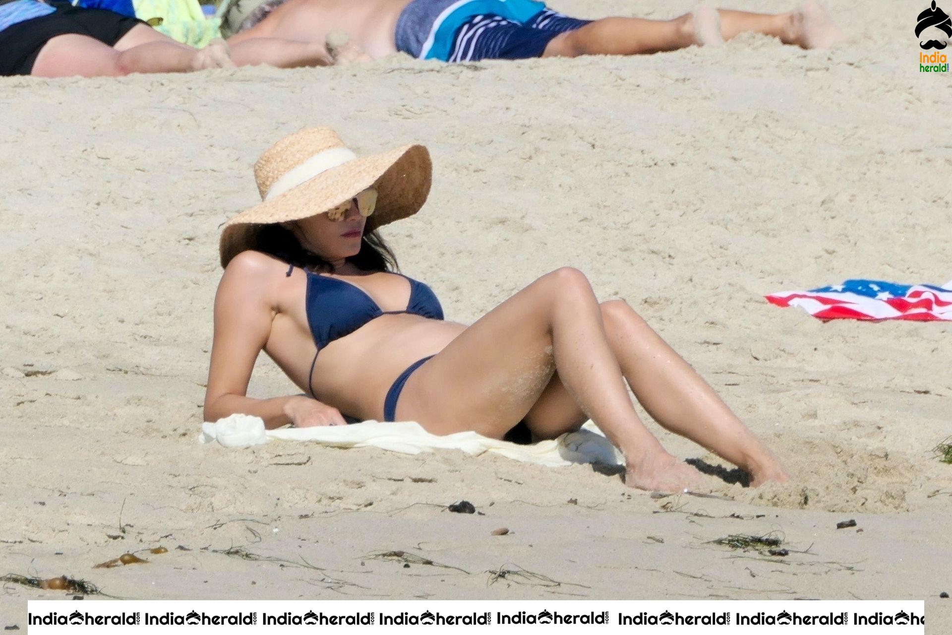 Jenna Dewan in Bikini enjoying with her Boyfriend and she is too hot to handle