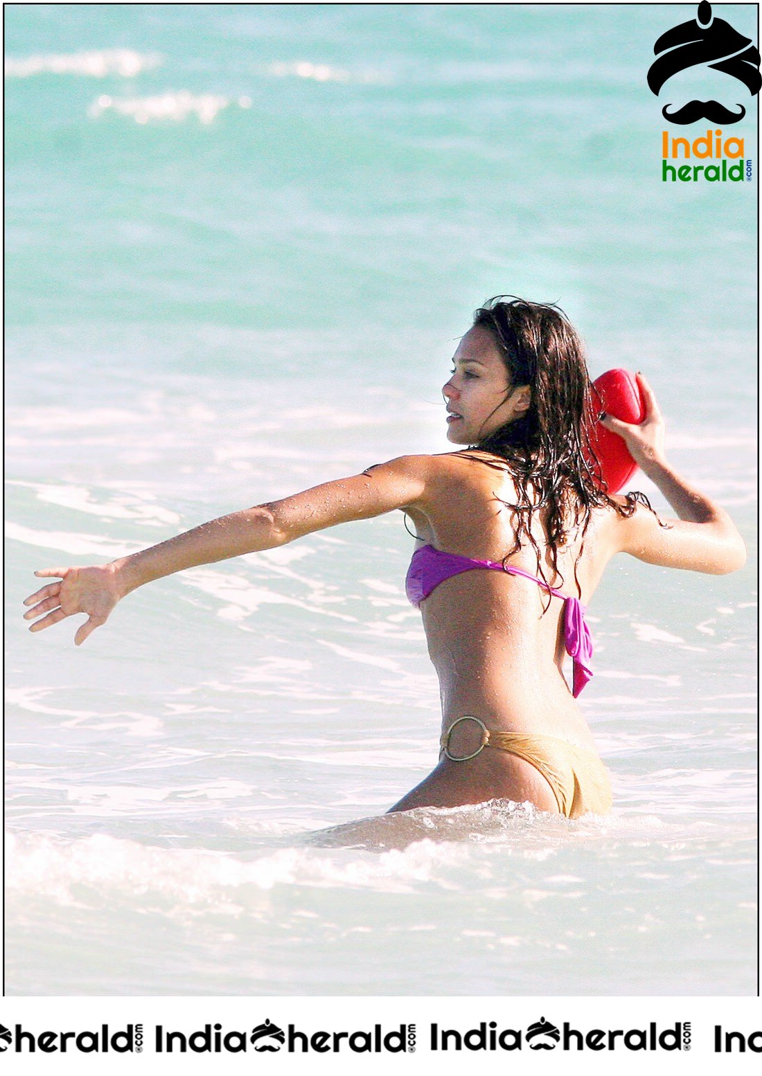 Jessica Alba Enjoying a Ball Game in her Bikini and Tempts Us