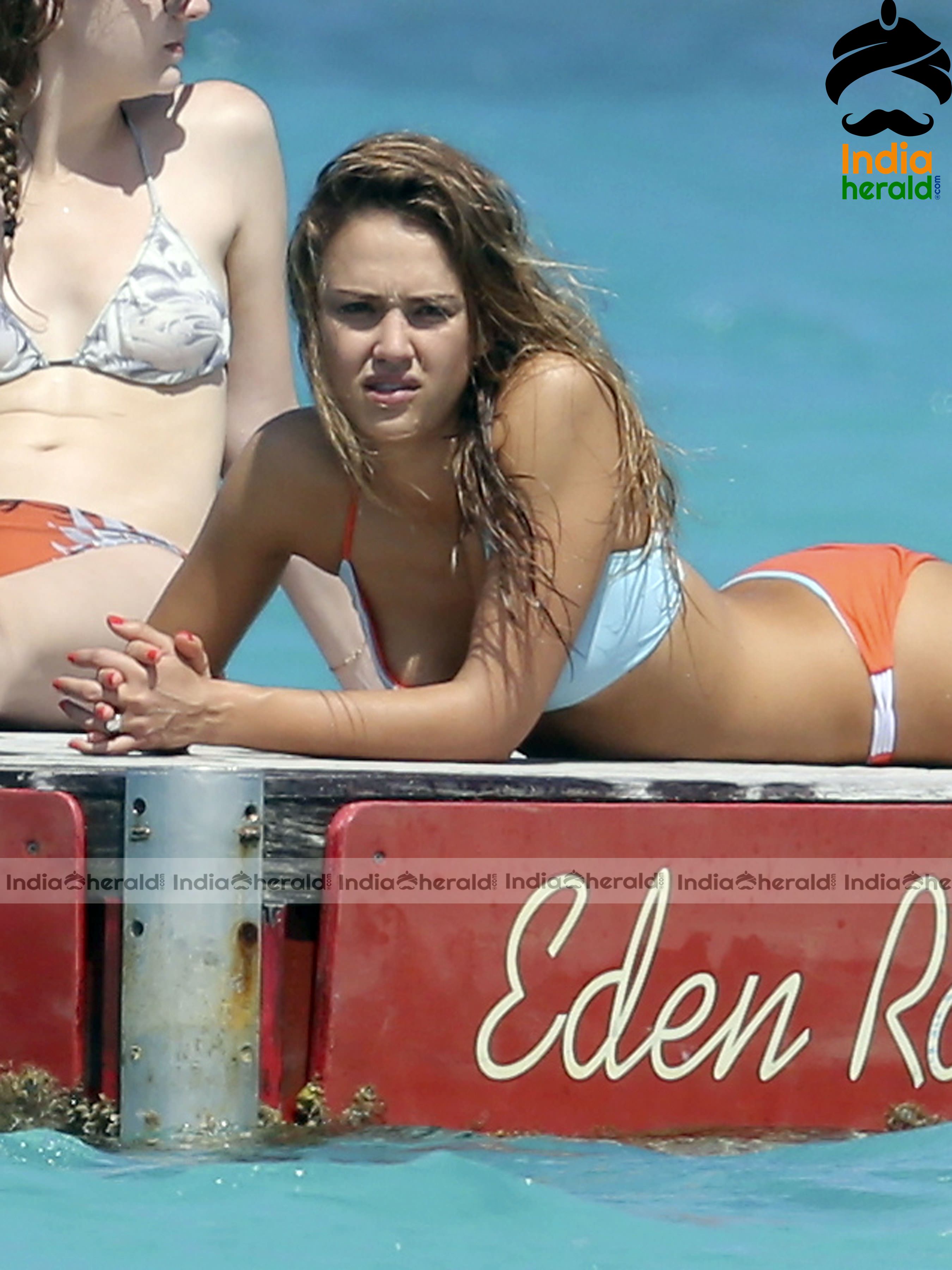 Jessica Alba Hot aand Sexy While Wearing Bikini At St Barts Set 3