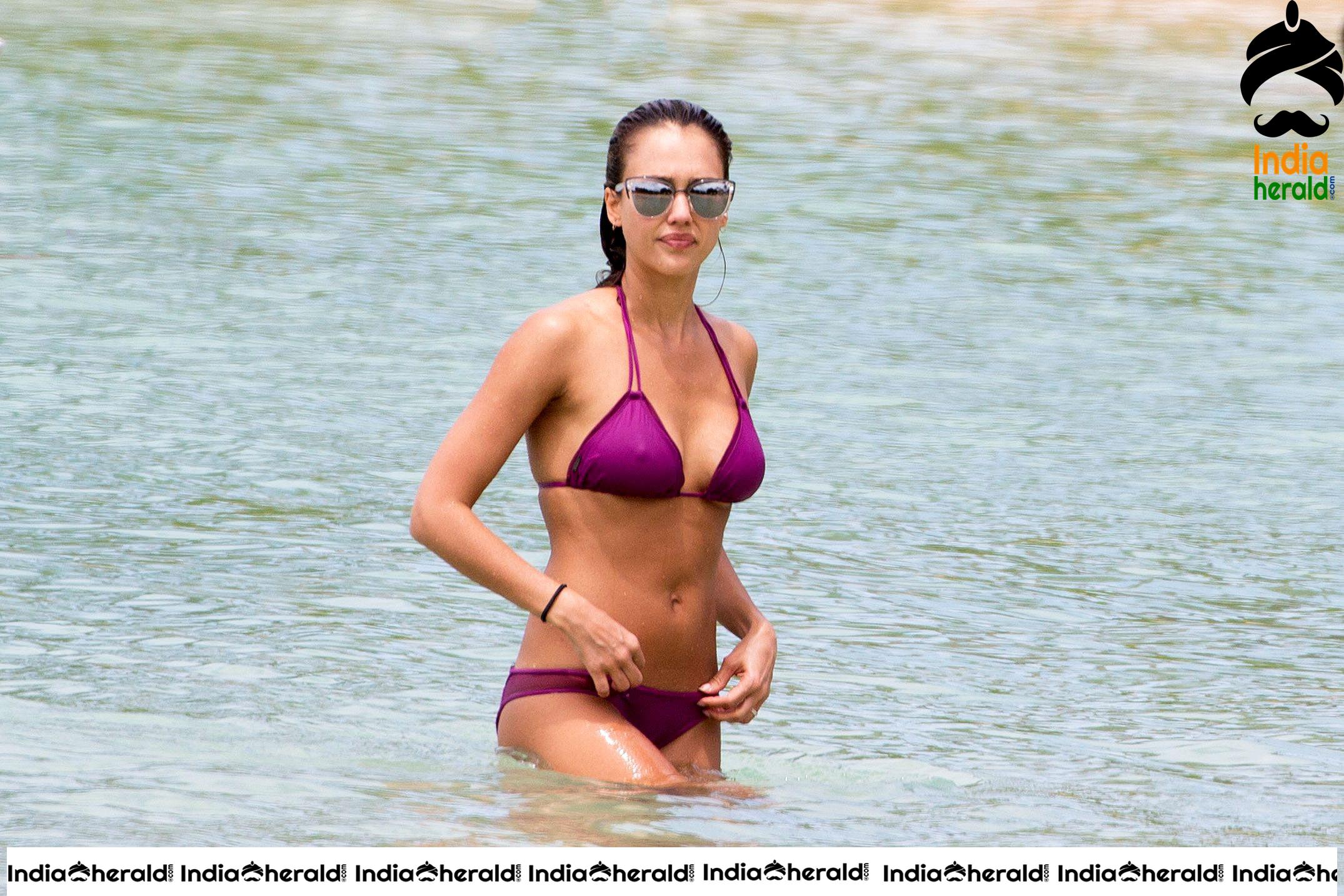 Jessica Alba in Purple Bikini and faced Wet pokies oops moment