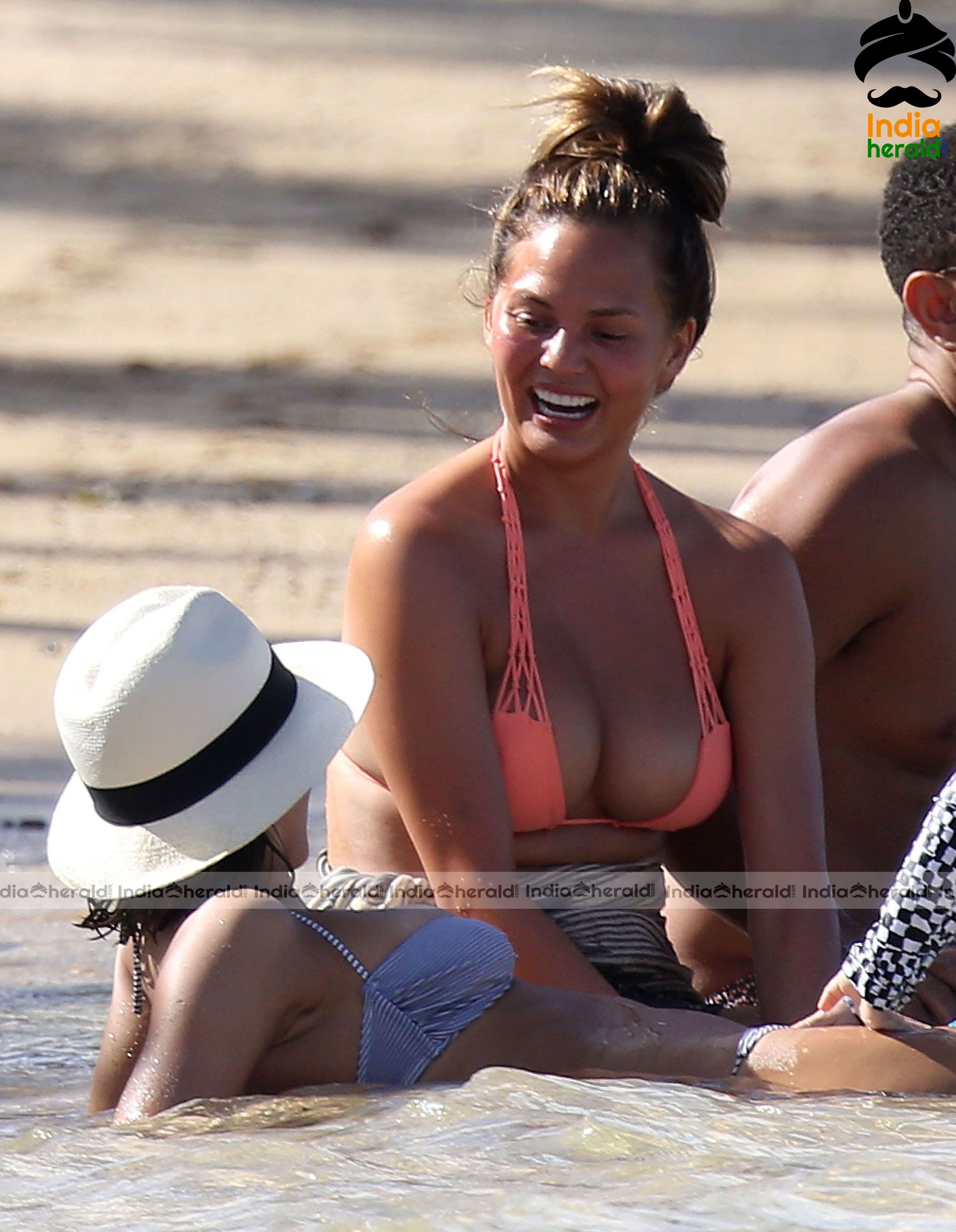 Jessica Alba Spotted in Bikini at Caribbean Beaches Set 2