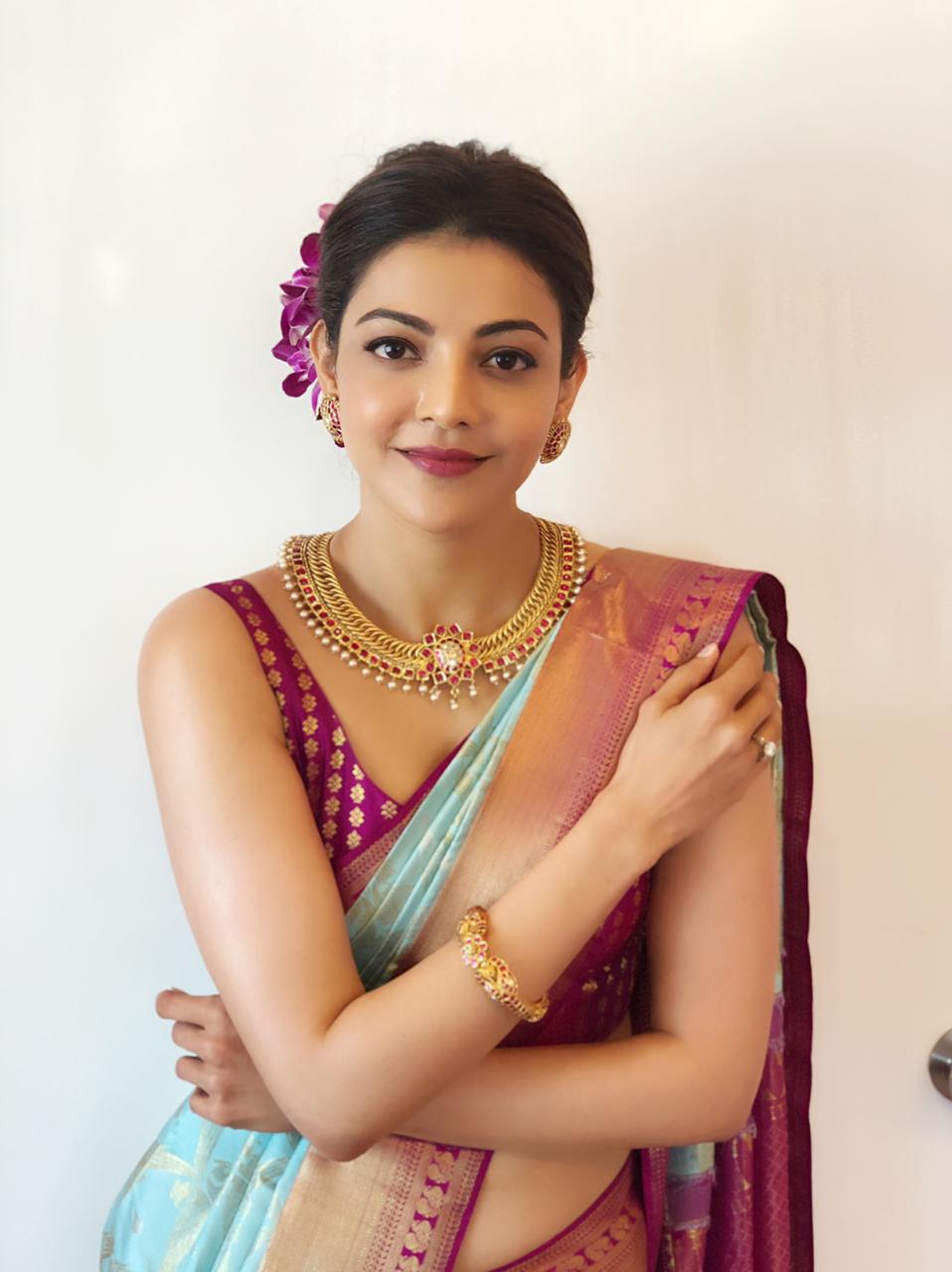 Kajal Aggarwal Hot Hip and Navel Show in Saree