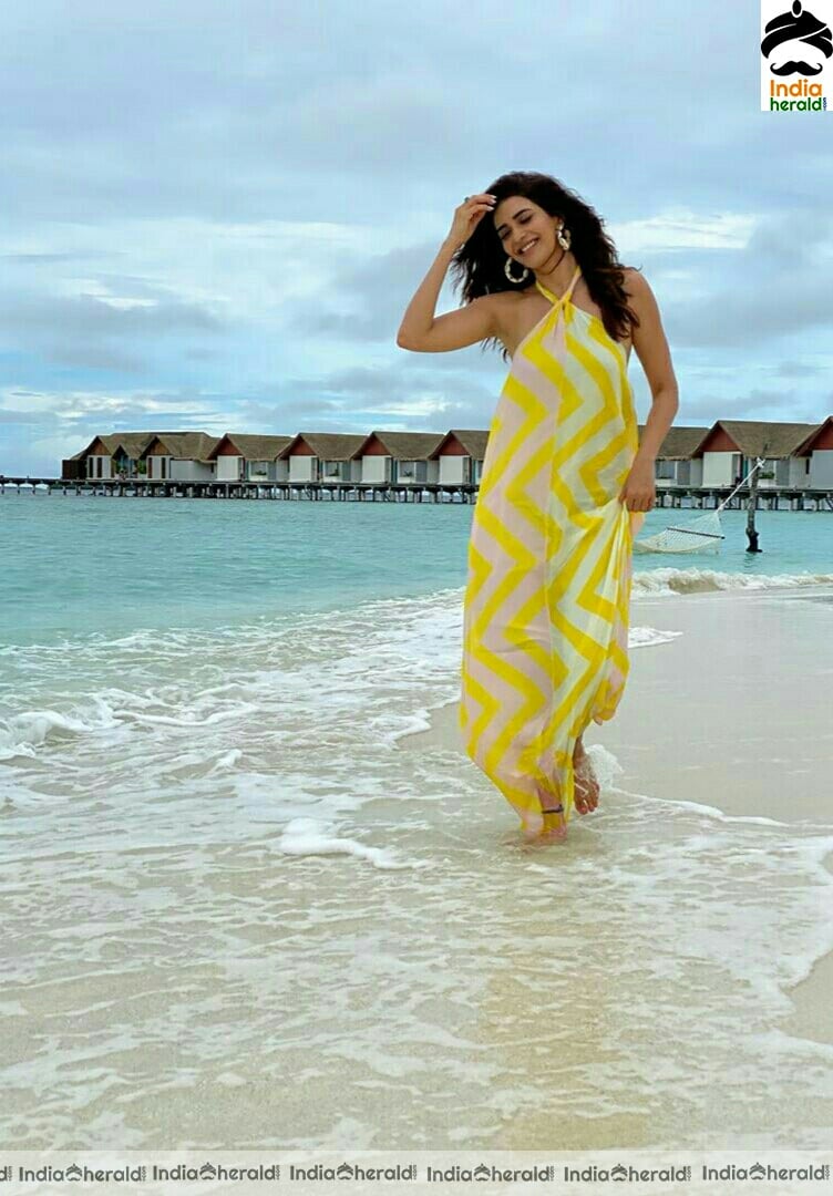 Karishma Tanna Hot Bikini stills