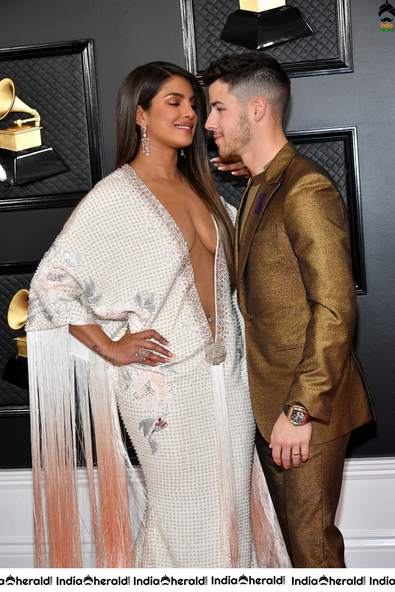 More Unseen Hot Sizzling Clicks of Priyanka Chopra from Grammys Set 3