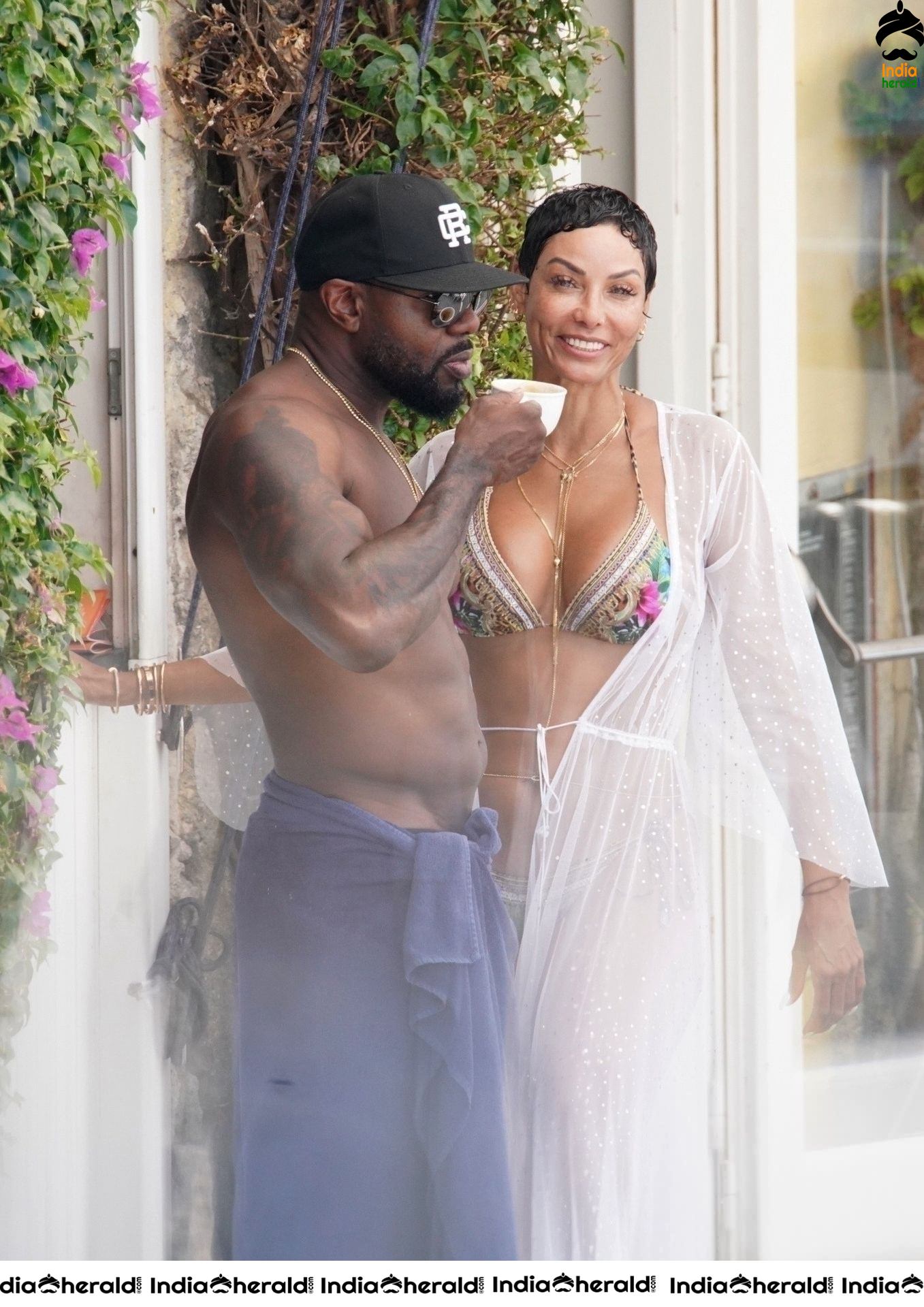 Nicole Murphy enjoying with Boyfriend in Bikini while vacationing at Ischia Set 1