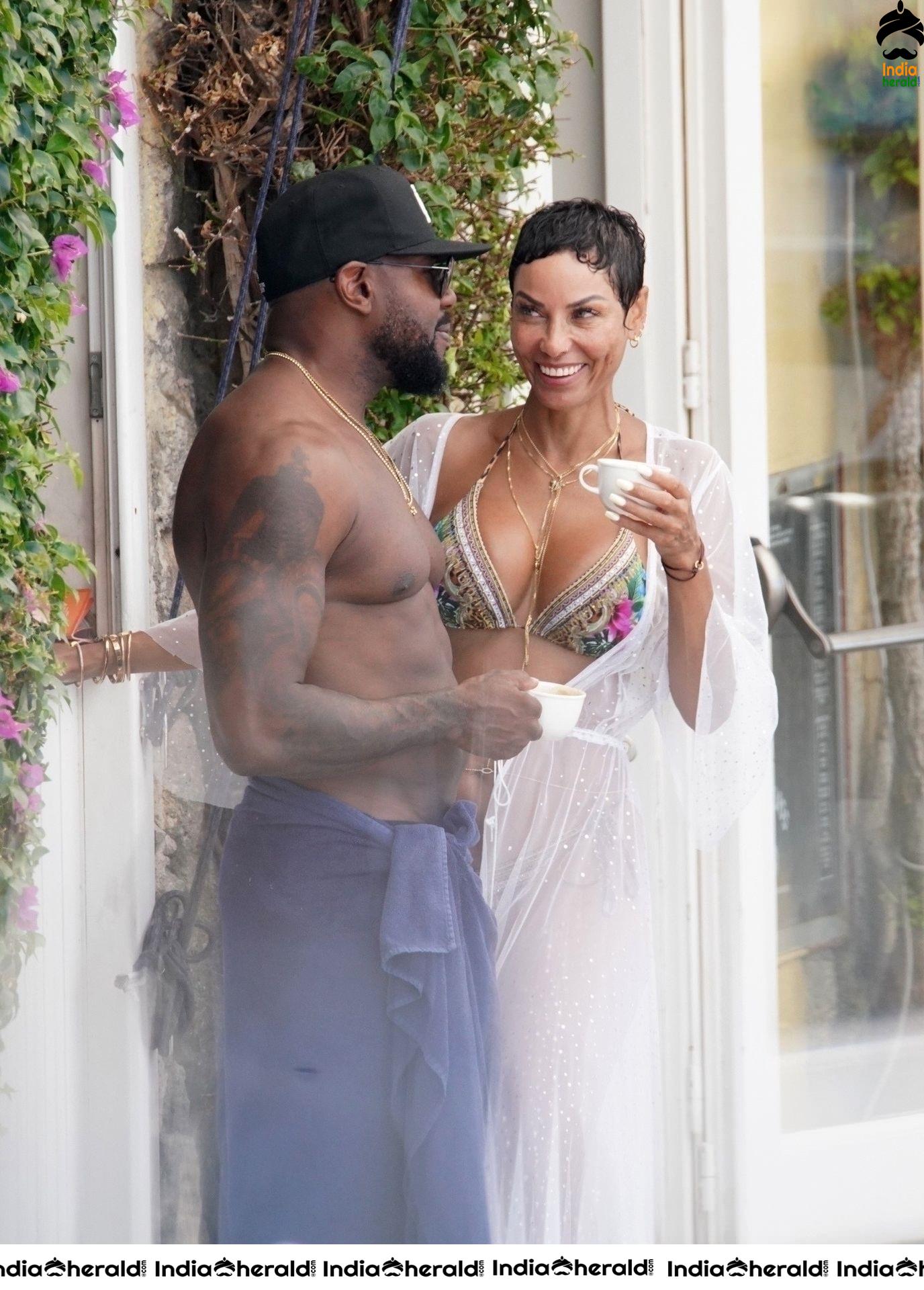 Nicole Murphy enjoying with Boyfriend in Bikini while vacationing at Ischia Set 1