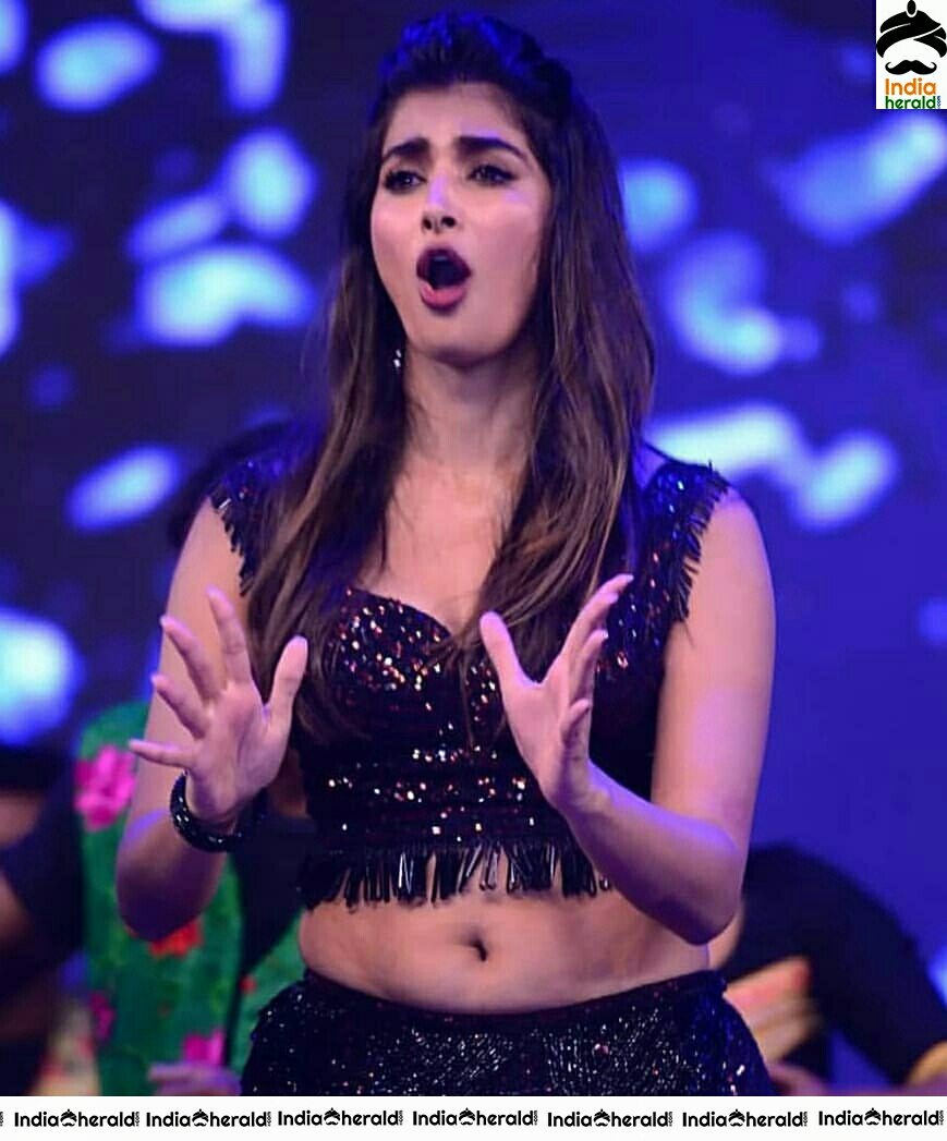 Pooja Hegde Shows Her Hot Sexy Cleavage And Navel In Dance Show