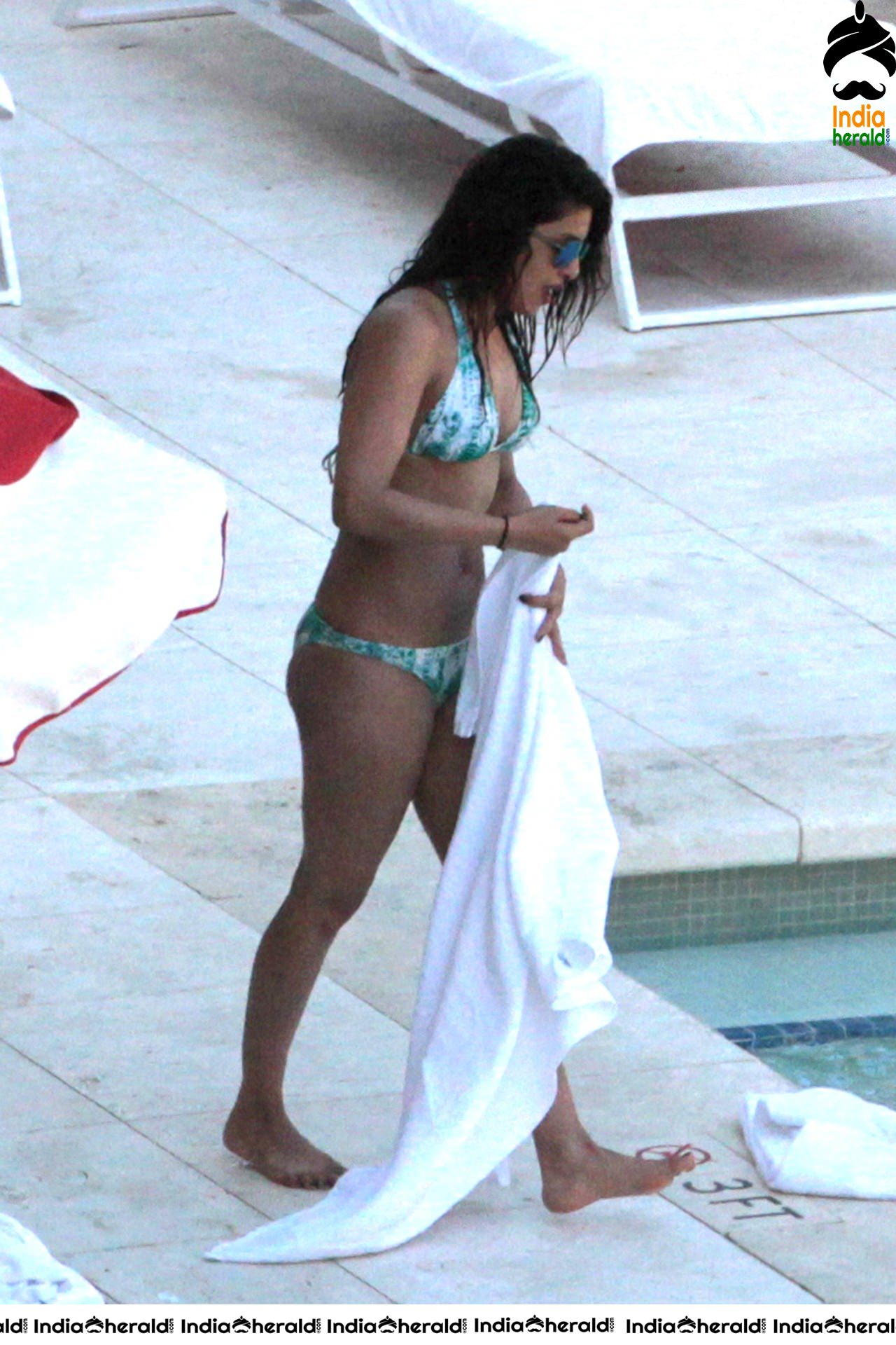 Priyanka Chopra Hot Photos in Bikini by pool side in Miami Set 3