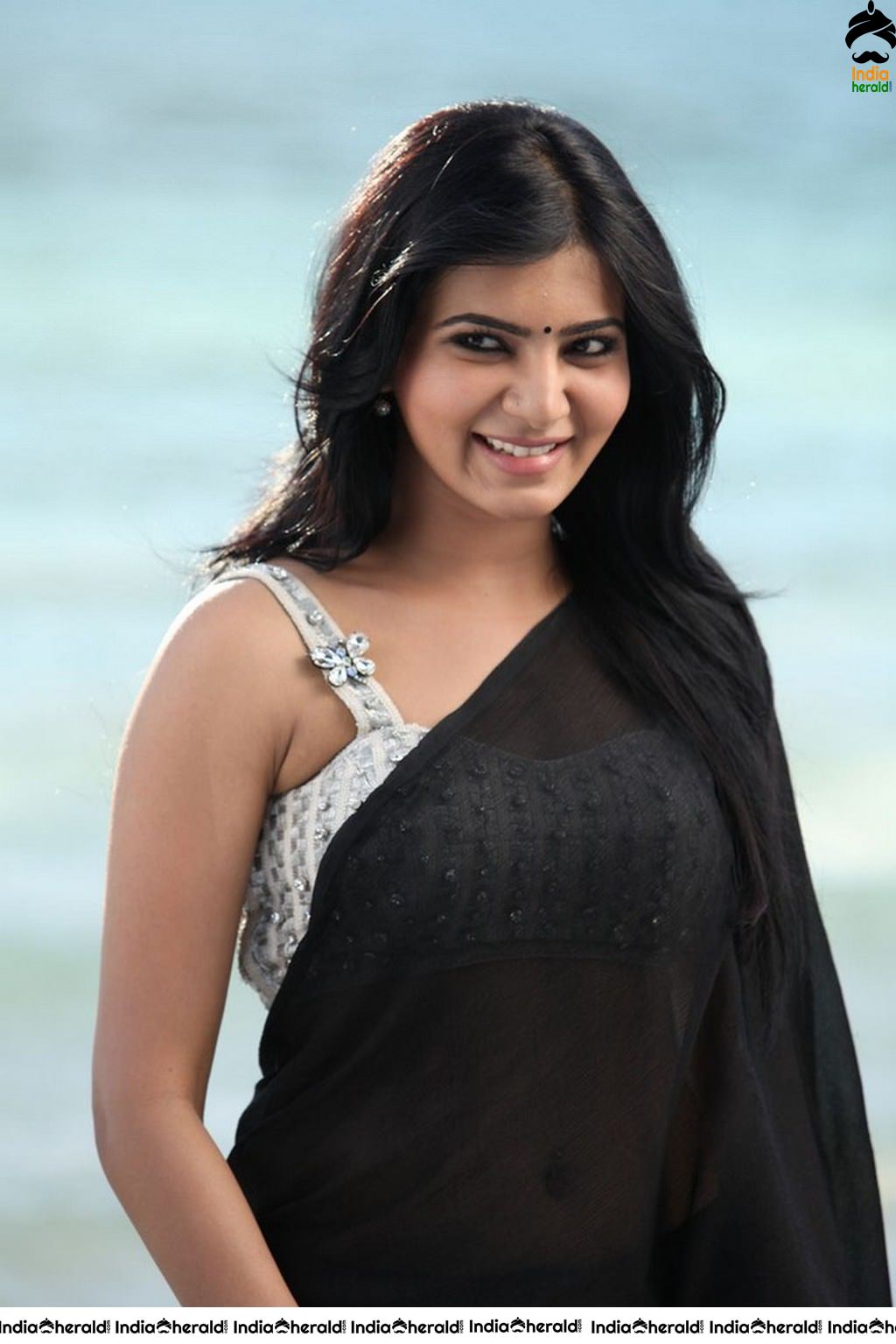 Samantha Unseen Hot Photos in Sleeveless Blouse and Black Transparent Saree Set 1