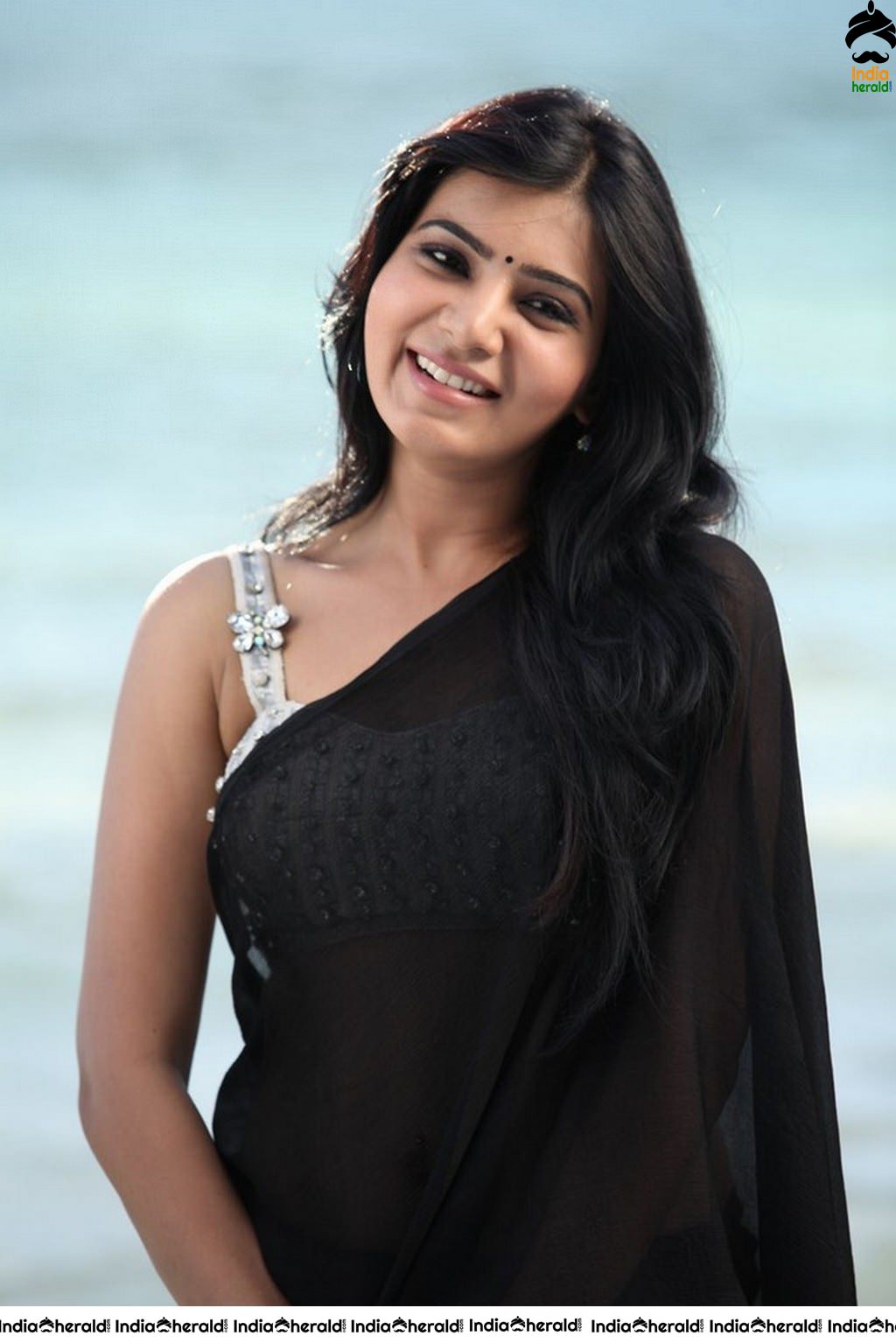 Samantha Unseen Hot Photos in Sleeveless Blouse and Black Transparent Saree Set 1