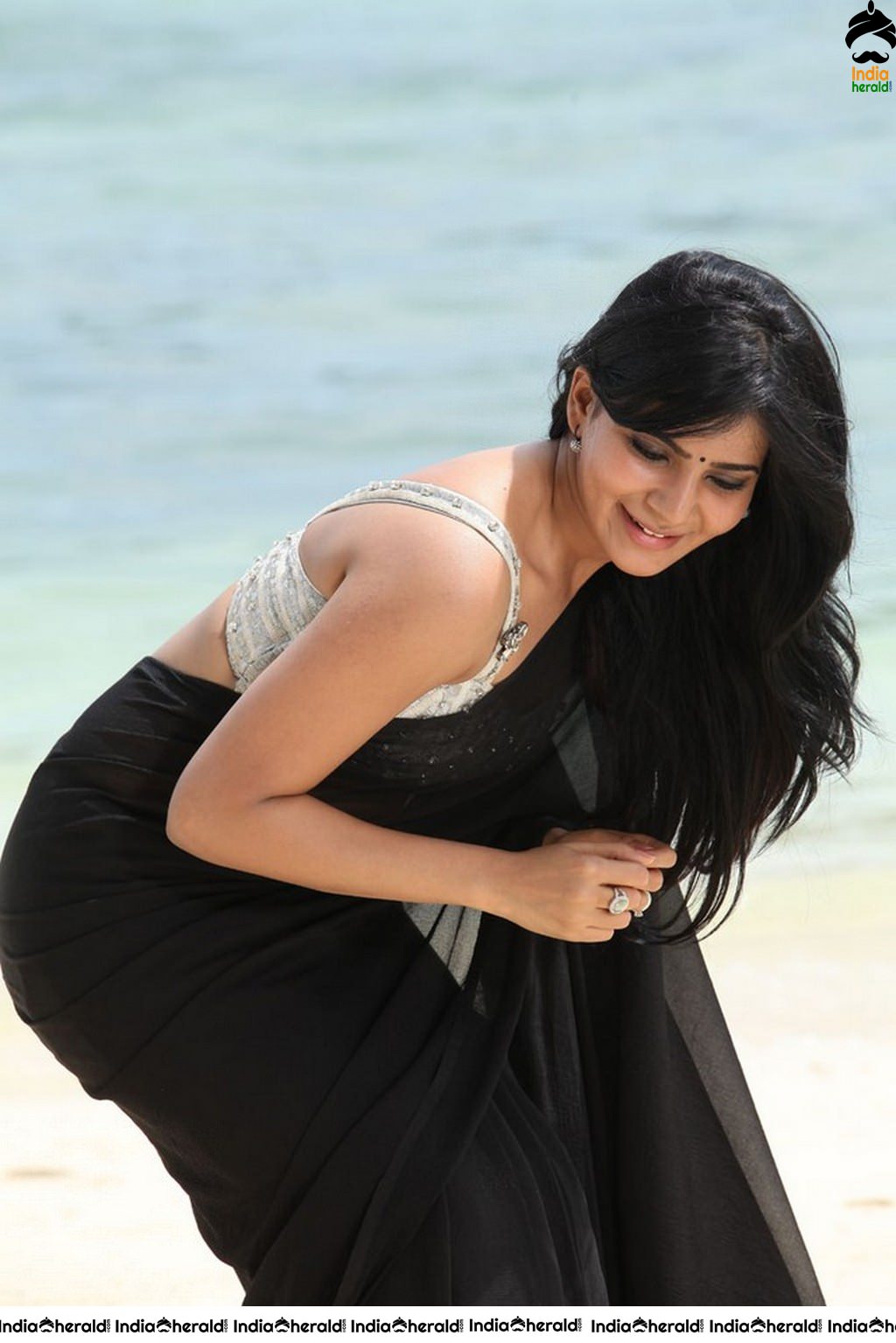 Samantha Unseen Hot Photos in Sleeveless Blouse and Black Transparent Saree Set 1