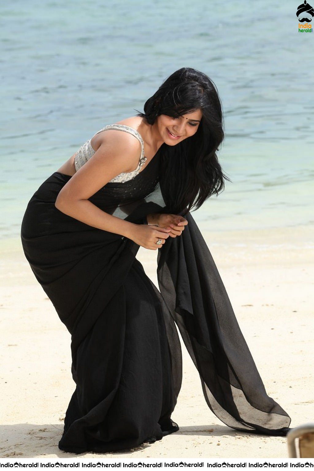 Samantha Unseen Hot Photos in Sleeveless Blouse and Black Transparent Saree Set 1