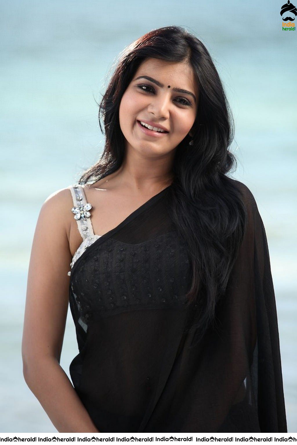 Samantha Unseen Hot Photos in Sleeveless Blouse and Black Transparent Saree Set 2