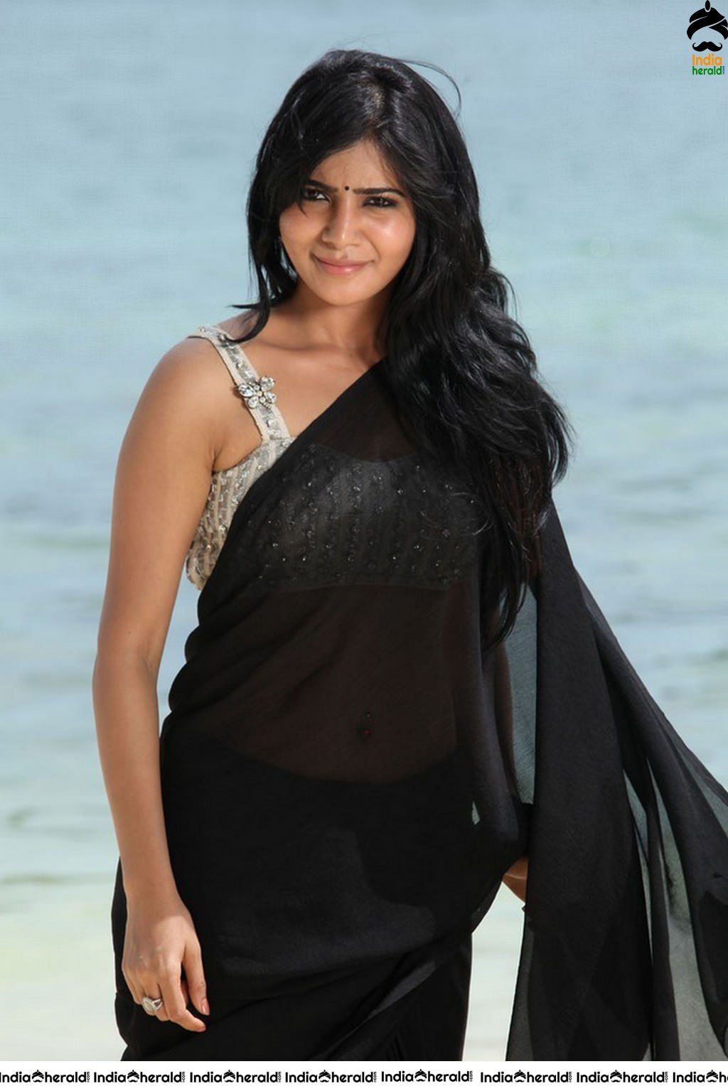 Samantha Unseen Hot Photos in Sleeveless Blouse and Black Transparent Saree Set 2