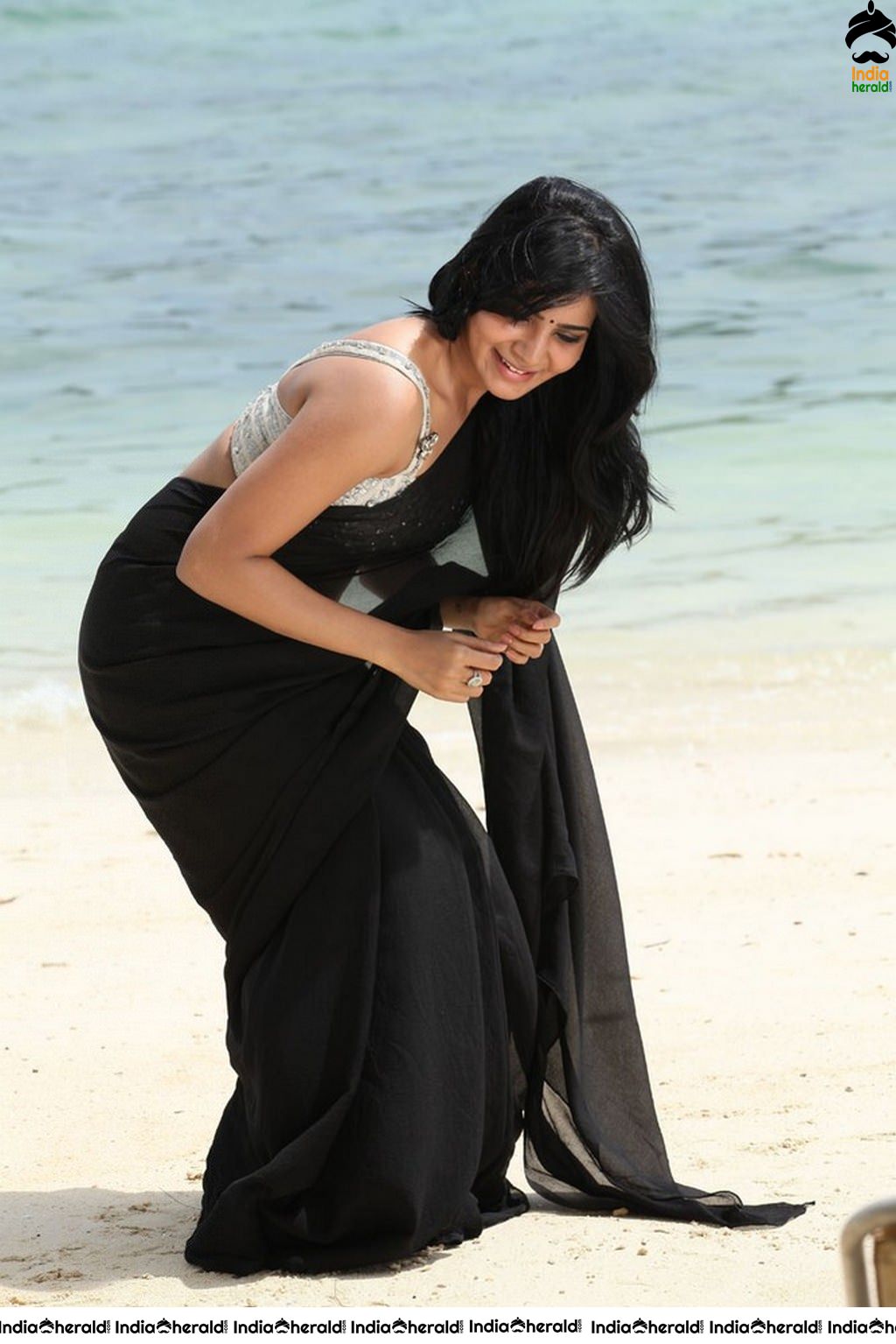 Samantha Unseen Hot Photos in Sleeveless Blouse and Black Transparent Saree Set 2